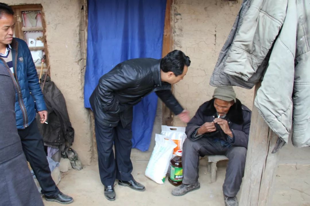 隴運(yùn)集團(tuán)公司開展春節(jié)前走訪幫扶慰問(wèn)活動(dòng)