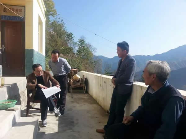 隴運(yùn)集團(tuán)公司董事長、黨委書記李寅祥率相關(guān)人員專程前往精準(zhǔn)扶貧點(diǎn)進(jìn)行深入調(diào)研