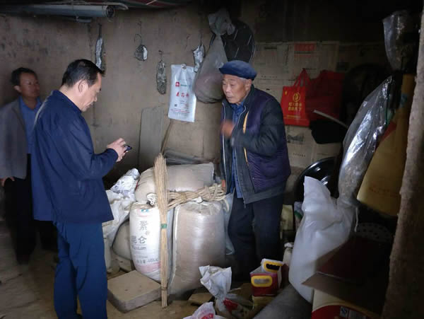 隴運集團公司黨委書記、董事長李寅祥同志深入琵琶鎮(zhèn)寧強村開展幫扶工作