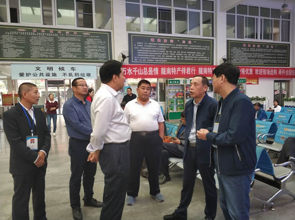 市交通運(yùn)輸局黨組副書記、市運(yùn)管局局長何濤一行到隴運(yùn)集團(tuán)公司檢查國慶節(jié)前安全生產(chǎn)工作