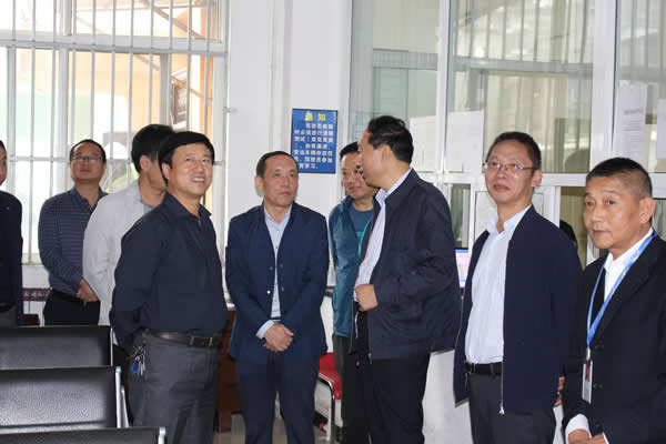 市安委辦主任、安監(jiān)局局長李永宏一行到隴運(yùn)集團(tuán)公司檢查指導(dǎo)工作