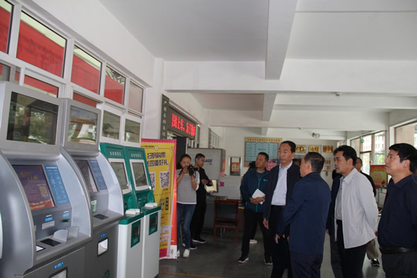 市安委辦主任、安監(jiān)局局長李永宏一行到隴運(yùn)集團(tuán)公司檢查指導(dǎo)工作