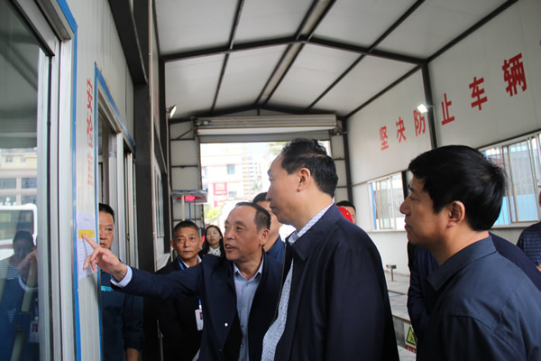 市安委辦主任、安監(jiān)局局長李永宏一行到隴運(yùn)集團(tuán)公司檢查指導(dǎo)工作