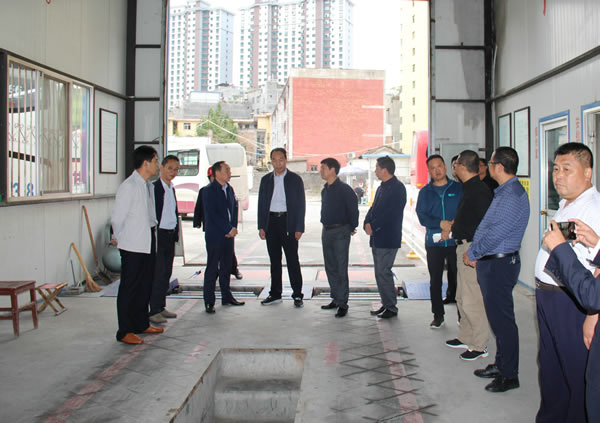 市安委辦主任、安監(jiān)局局長李永宏一行到隴運(yùn)集團(tuán)公司檢查指導(dǎo)工作