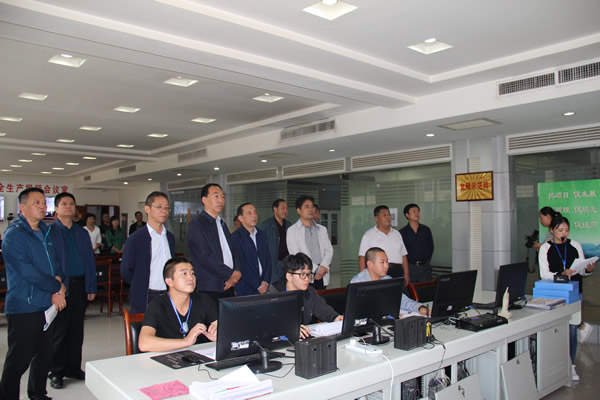 市安委辦主任、安監(jiān)局局長李永宏一行到隴運(yùn)集團(tuán)公司檢查指導(dǎo)工作