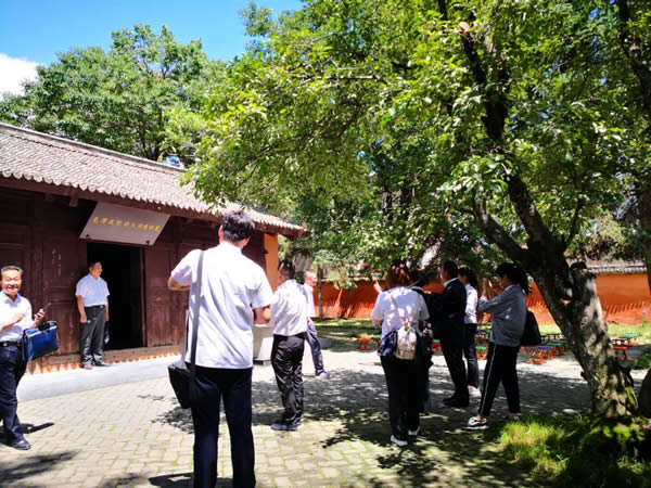 隴運(yùn)集團(tuán)公司黨委開展“不忘初心、牢記使命”紀(jì)念建黨98周年主題黨日活動