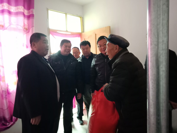 隴運(yùn)集團(tuán)公司開展“解難題、辦實(shí)事、送溫暖”主題黨日活動(dòng)