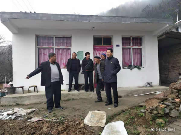 隴運(yùn)集團(tuán)公司開展“解難題、辦實(shí)事、送溫暖”主題黨日活動(dòng)