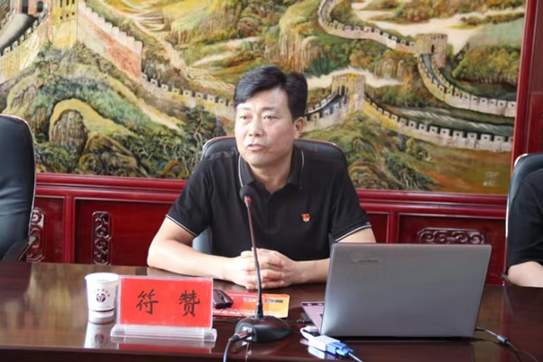 市政府國(guó)資委黨委委員、副主任符贊到隴運(yùn)集團(tuán)公司開(kāi)展講授 黨紀(jì)學(xué)習(xí)教育專題 黨課暨“七一”慰問(wèn)活動(dòng)