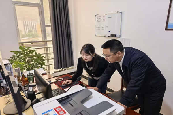 隴南市隴運(yùn)集團(tuán)公司黨委書記、董事長馬明喜深入一線開展“五一”節(jié)日期間安全生產(chǎn)檢查