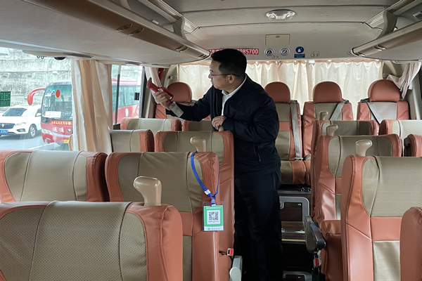 隴南市隴運(yùn)集團(tuán)公司黨委書記、董事長馬明喜深入一線開展“五一”節(jié)日期間安全生產(chǎn)檢查